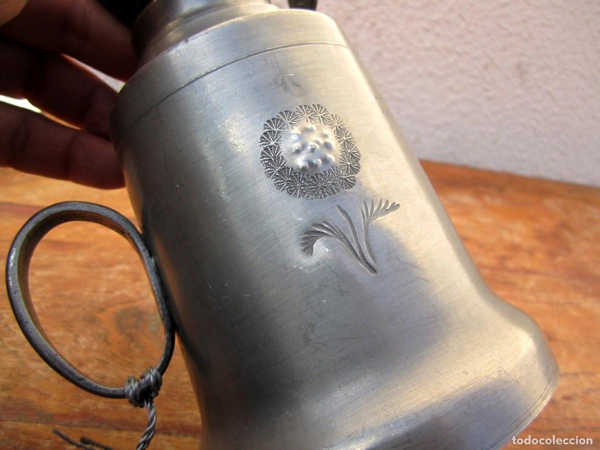 Antig&uuml;edades: Quinque de esta&ntilde;o grabado, con marcas en la base - Foto 2