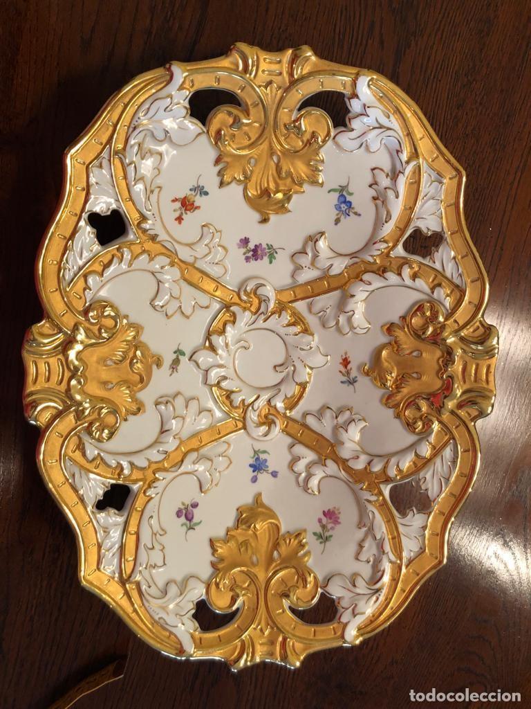Antig&uuml;edades: Bandeja de porcelana labrada - Foto 2