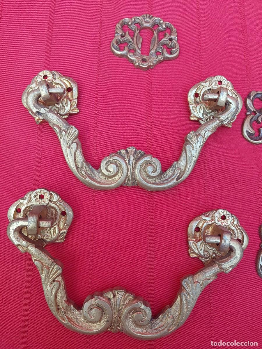 Antig&uuml;edades: 4 TIRADORES Y BOCA LLAVES DE BRONCE - Foto 3
