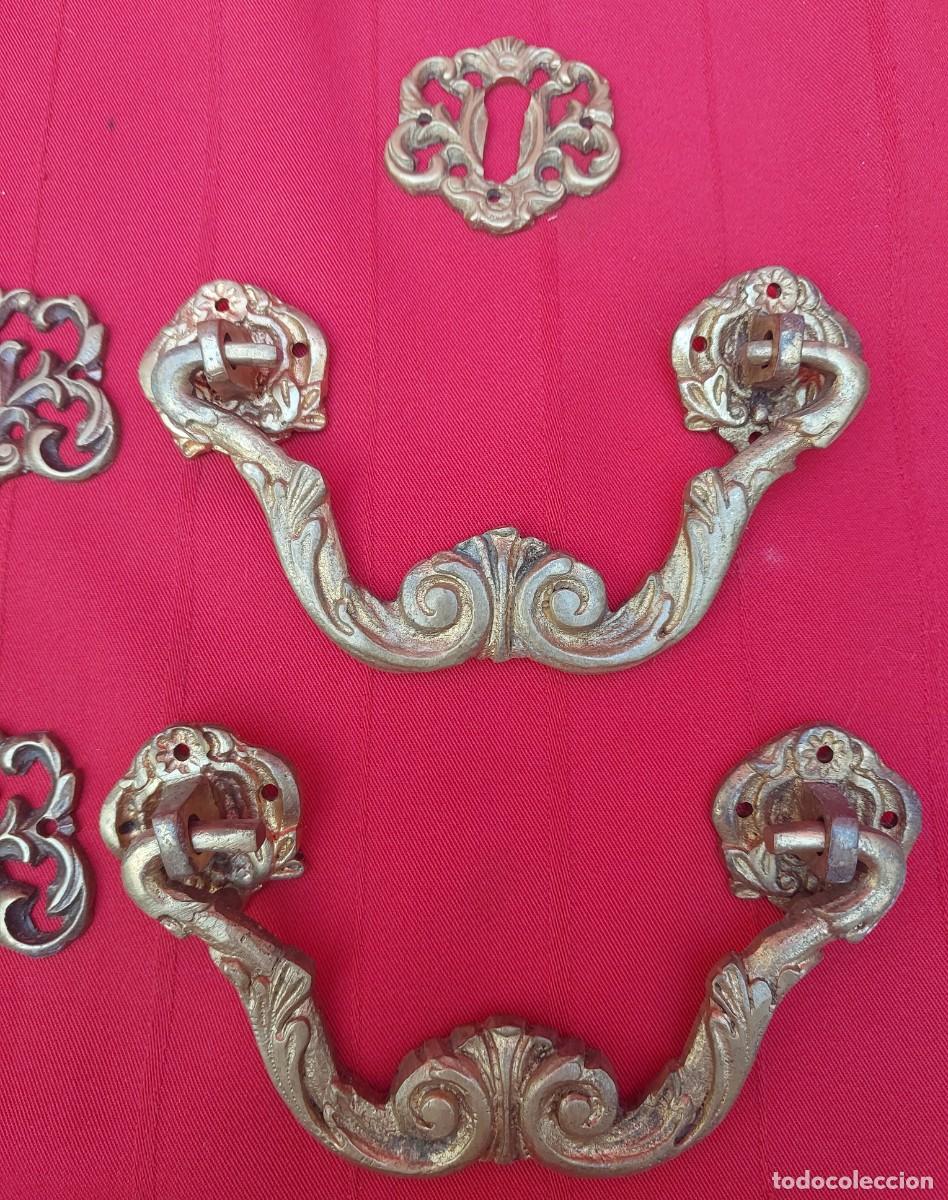 Antig&uuml;edades: 4 TIRADORES Y BOCA LLAVES DE BRONCE - Foto 5