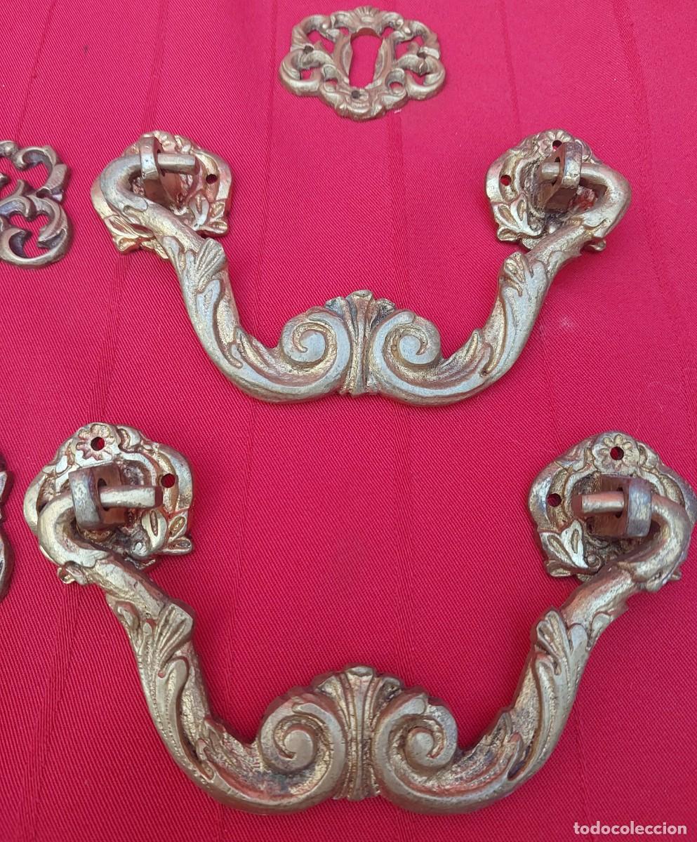 Antig&uuml;edades: 4 TIRADORES Y BOCA LLAVES DE BRONCE - Foto 6