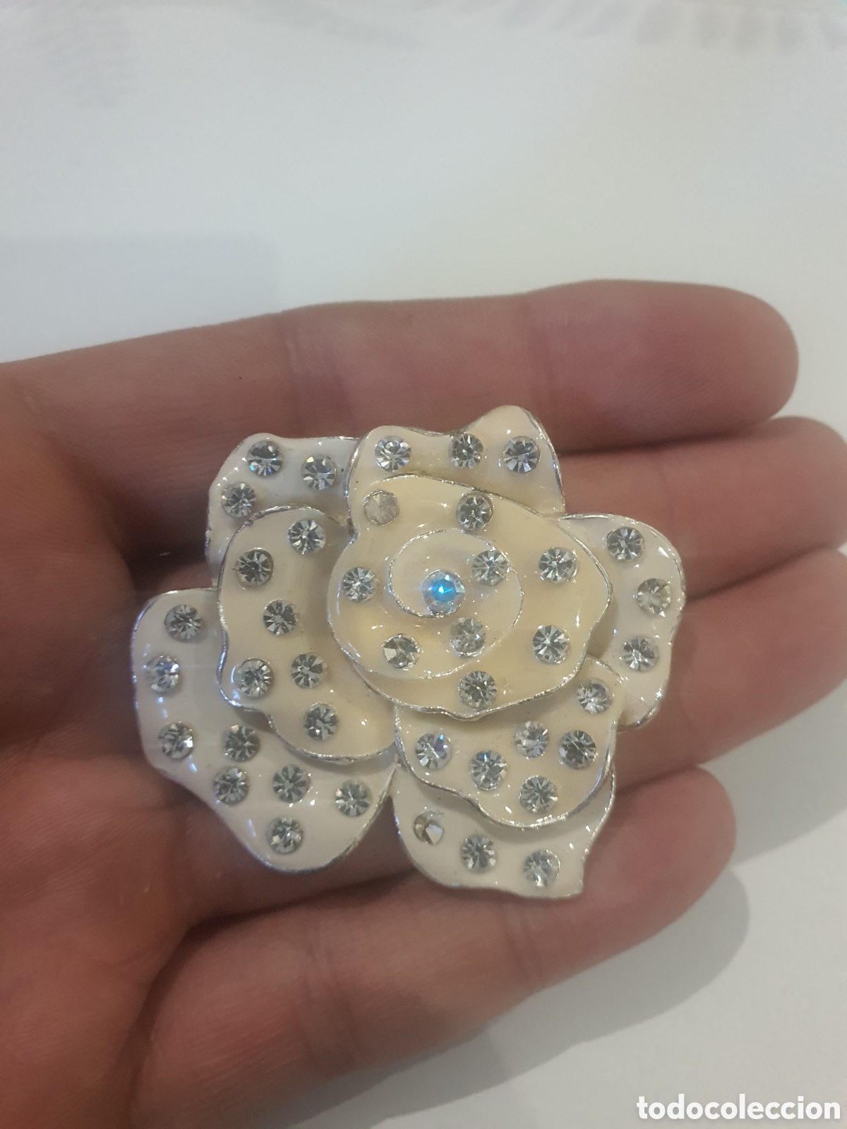 Antig&uuml;edades: antiguo broche en forma de rosa - Foto 1