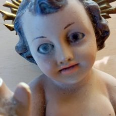 Antigüedades: PRECIOSO NIÑO JESÚS DE ESCAYOLA OJOS DE CRISTAL.CUSTODIA.. Lote 402401474