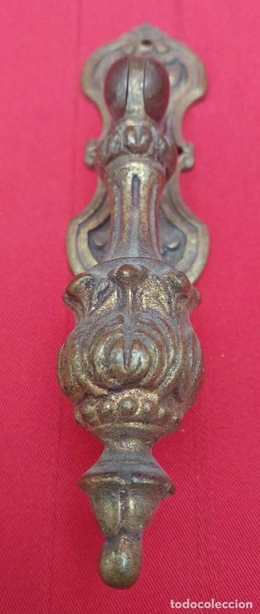 Antig&uuml;edades: TIRADOR DE BRONCE CON BOCA LLAVE - Foto 2