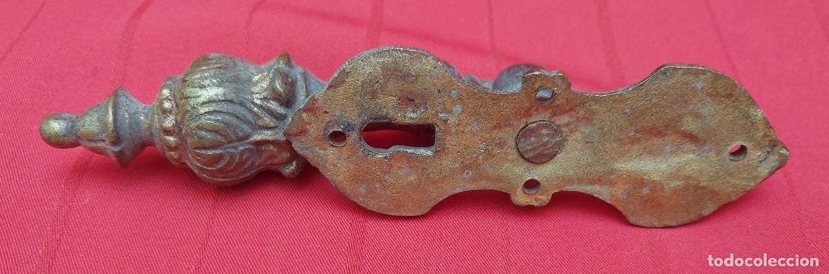 Antig&uuml;edades: TIRADOR DE BRONCE CON BOCA LLAVE - Foto 5