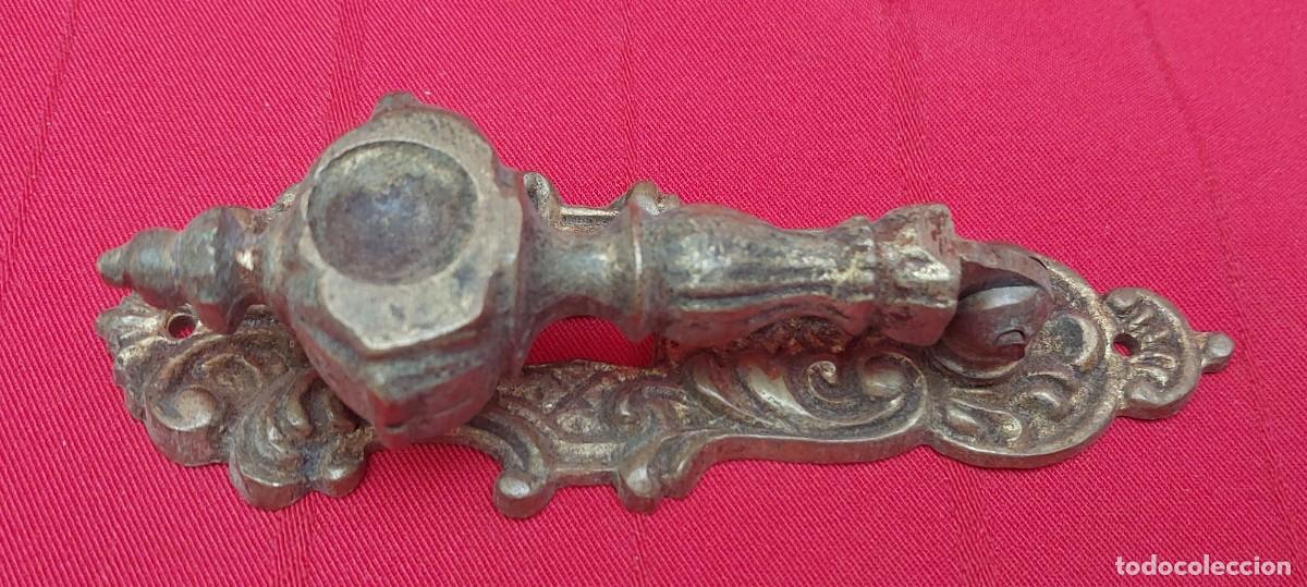 Antig&uuml;edades: TIRADOR DE BRONCE CON BOCA LLAVE - Foto 4