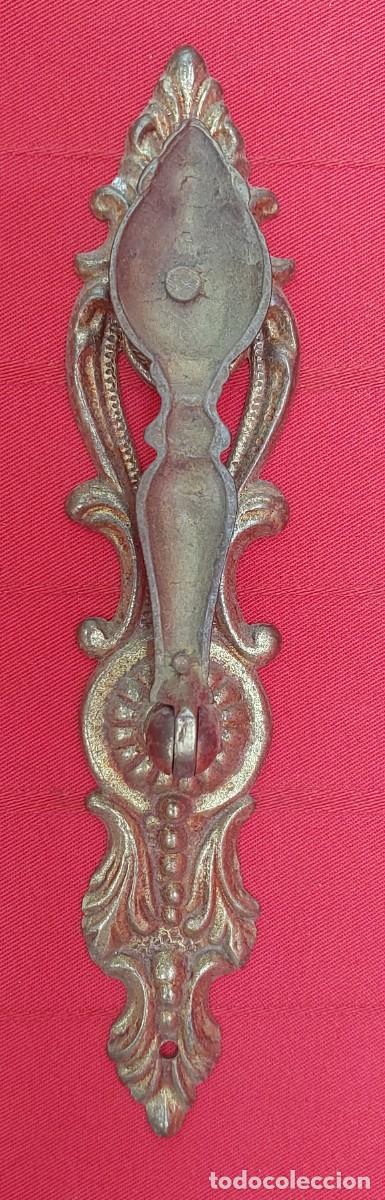 Antig&uuml;edades: TIRADOR DE BRONCE CON BOCA LLAVE - Foto 4