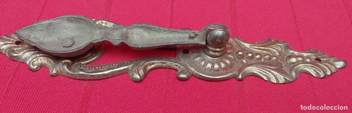 Antig&uuml;edades: TIRADOR DE BRONCE CON BOCA LLAVE - Foto 5