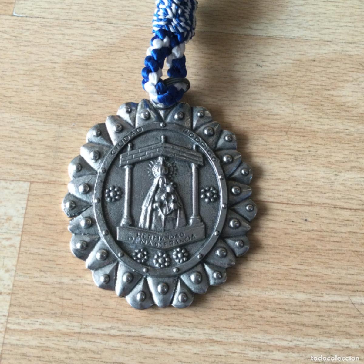 Antig&uuml;edades: Medalla Hermandad pena de Francia. - Foto 1