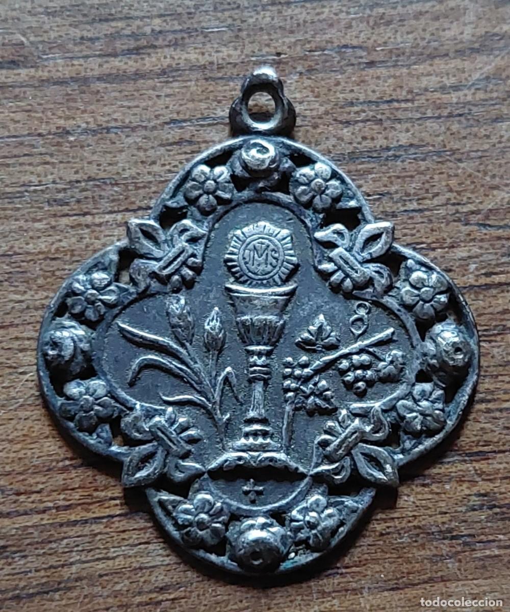 Antig&uuml;edades: Medalla antigua de comuni&oacute;n plata - Foto 1
