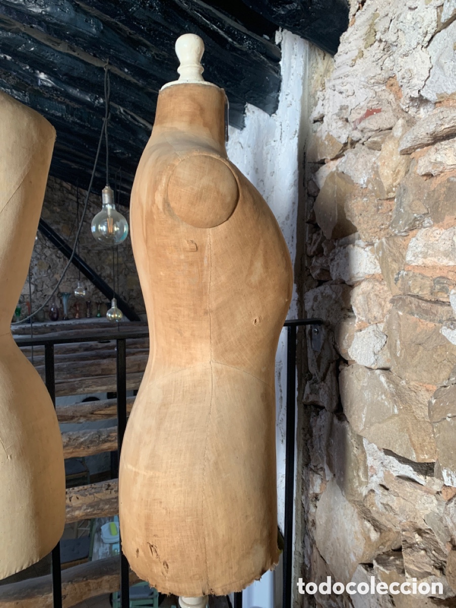 Antig&uuml;edades: Maniqu&iacute; de madera y de &eacute;poca. - Foto 7