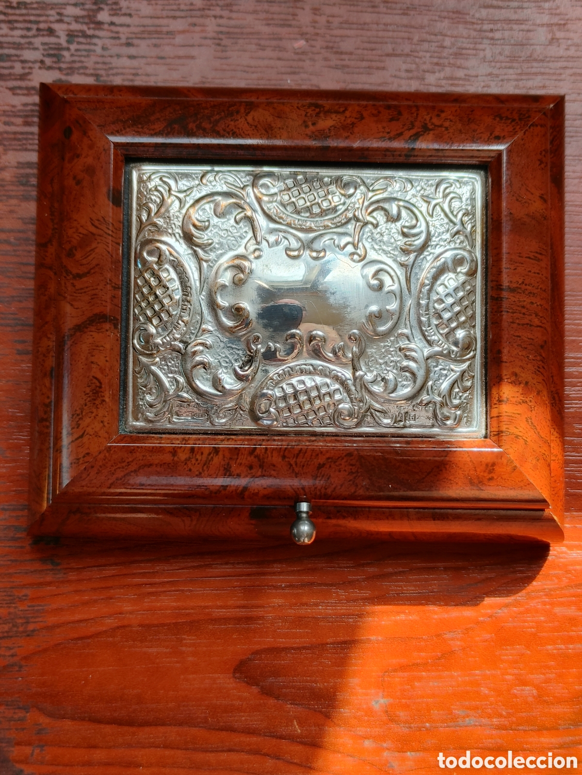 Antig&uuml;edades: Joyero con tapa de plata. - Foto 1
