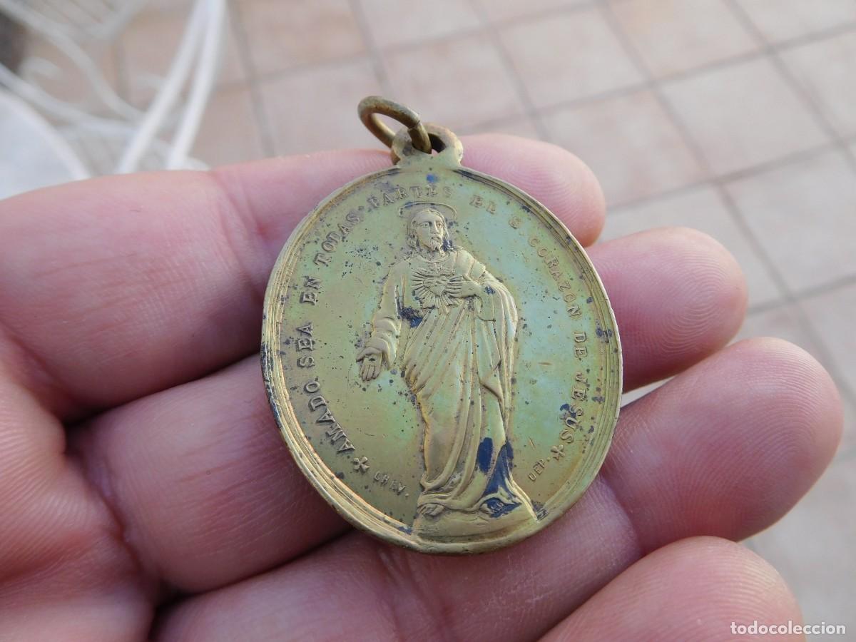 Antig&uuml;edades: Medalla de bronce sagrado coraz&oacute;n de Jes&uacute;s - Foto 2