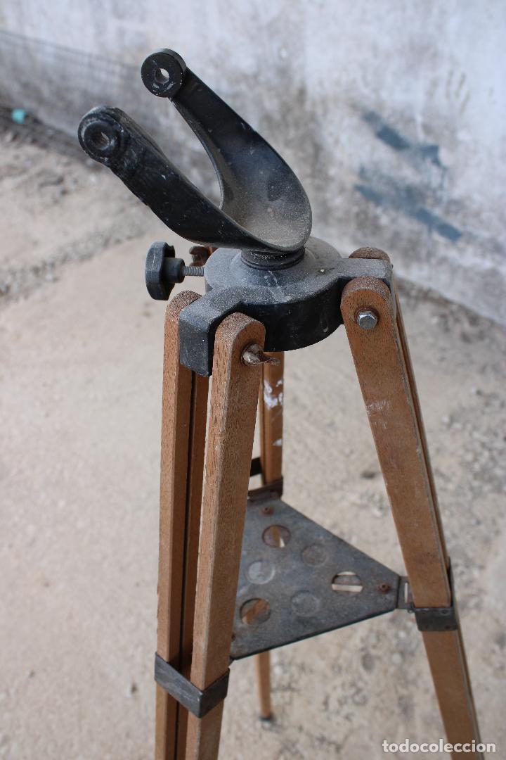 Antig&uuml;edades: antiguo tripode de madera - Foto 2