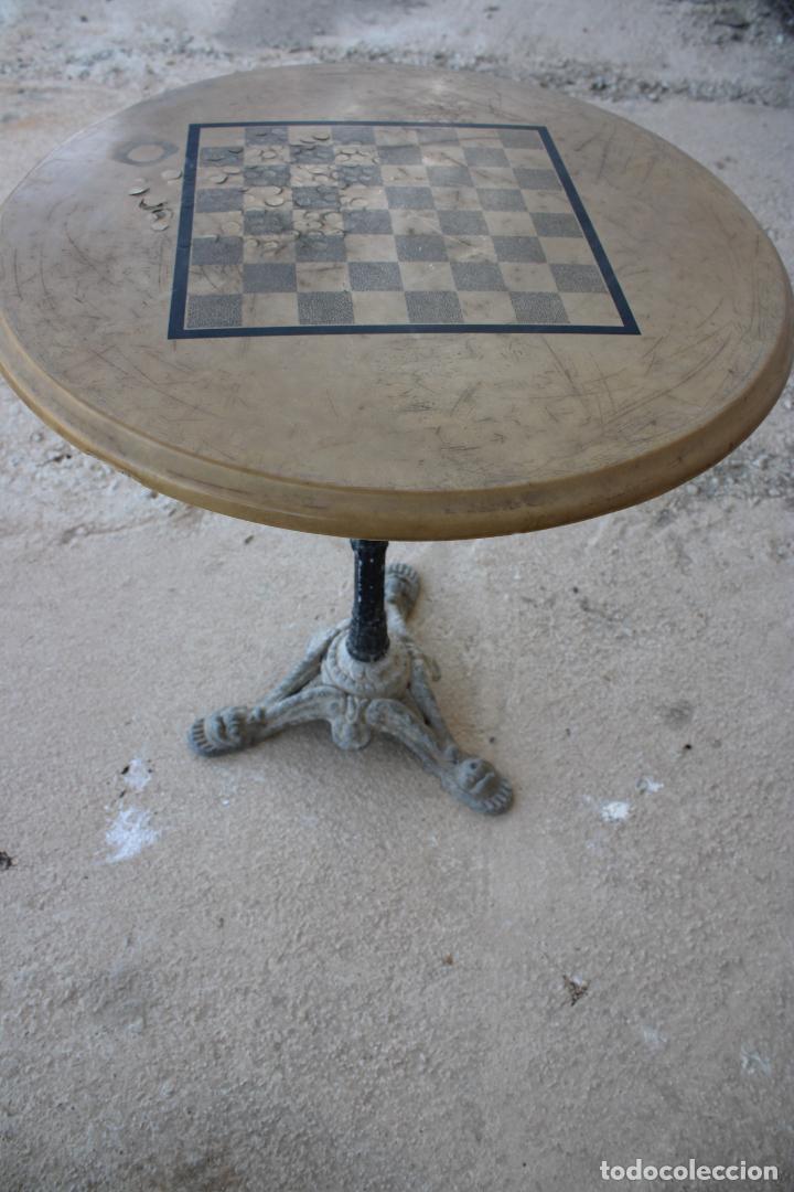 Antig&uuml;edades: mesa tablero de ajedrez - Foto 4