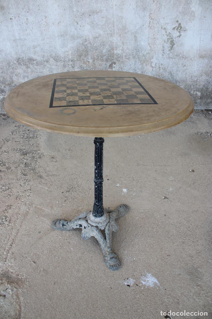 Antig&uuml;edades: mesa tablero de ajedrez - Foto 1