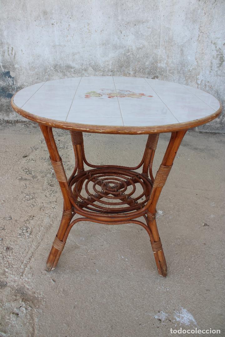 Antig&uuml;edades: mesa de mimbre con azulejos - Foto 2
