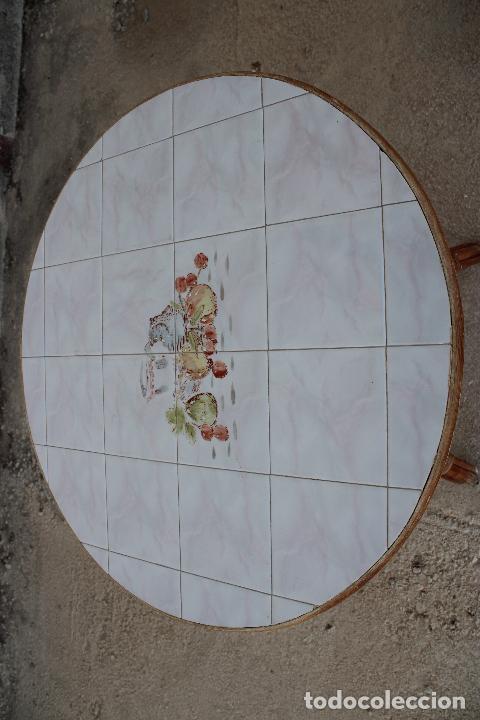 Antig&uuml;edades: mesa de mimbre con azulejos - Foto 7