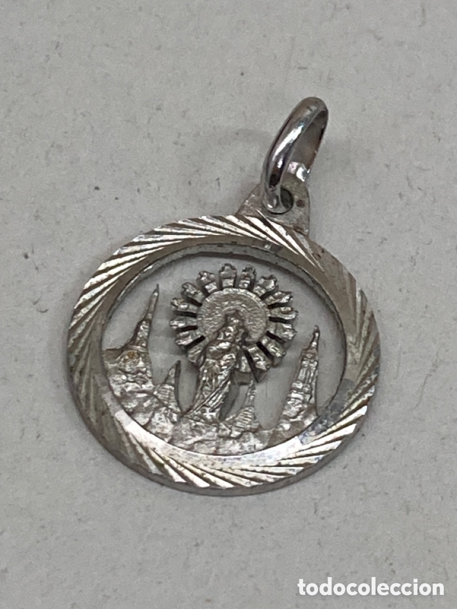 Antig&uuml;edades: Medalla religiosa met&aacute;lica - Foto 1