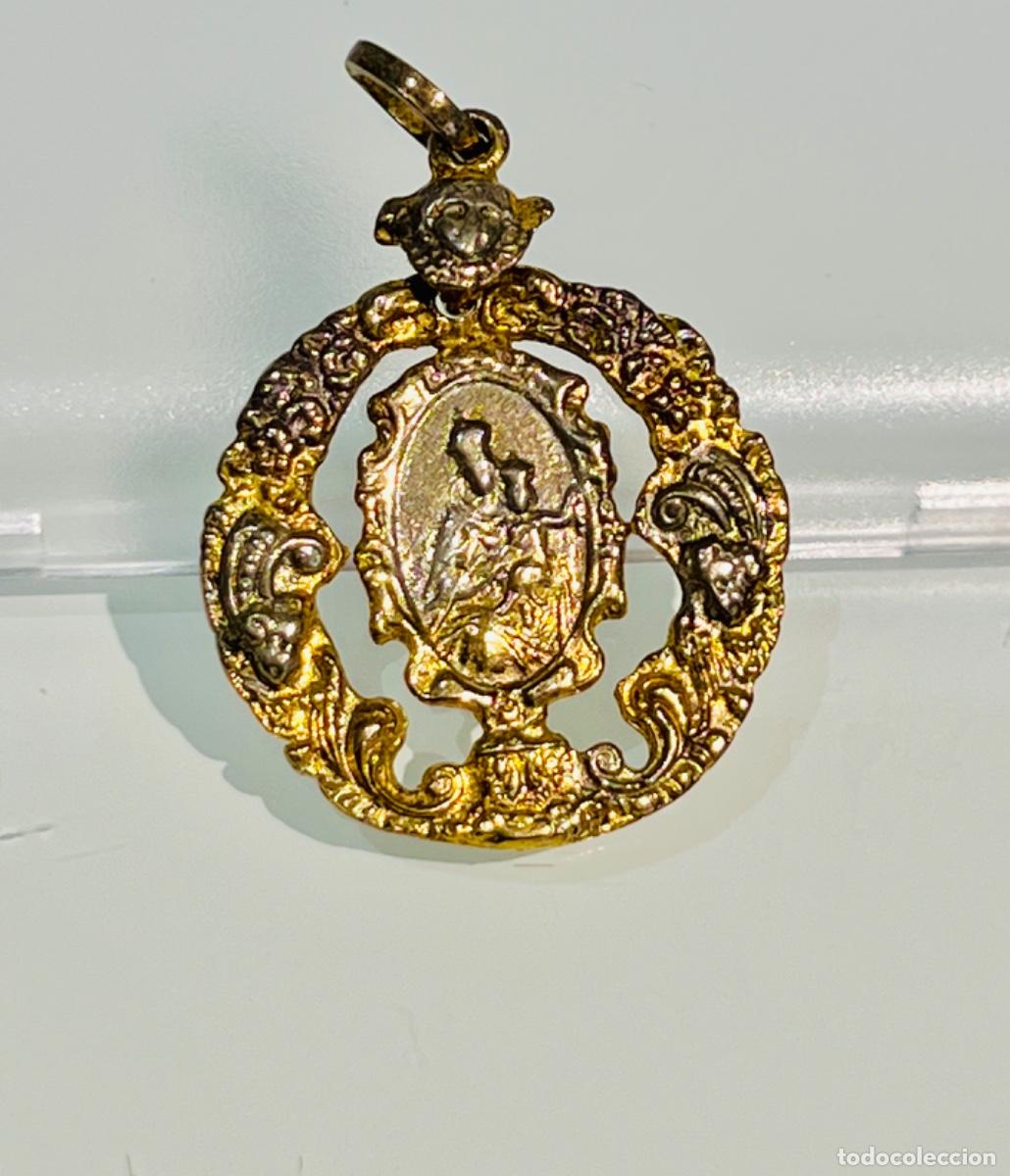 Antig&uuml;edades: Medalla Colgante Escapulario Bi-face: Virgen del Carmen y Sagrado Coraz&oacute;n. Plata .925 y ba&ntilde;o oro.