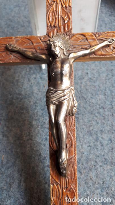 Antig&uuml;edades: Cristo crucificado en madera tallada - Foto 3