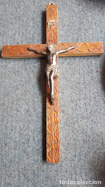 Antig&uuml;edades: Cristo crucificado en madera tallada - Foto 1