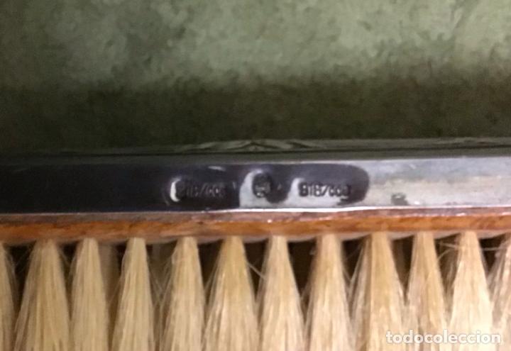 Antig&uuml;edades: CEPILLO PARA ROPA CON PLANCHA DE PLATA - Foto 3