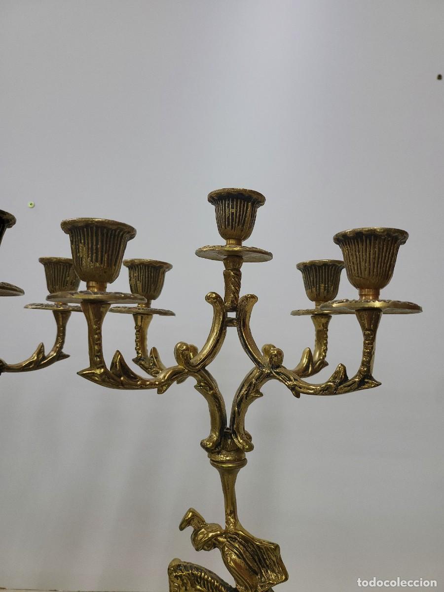 Antig&uuml;edades: PAREJA DE CANDELABROS DE BRONCE DORADO - Foto 4
