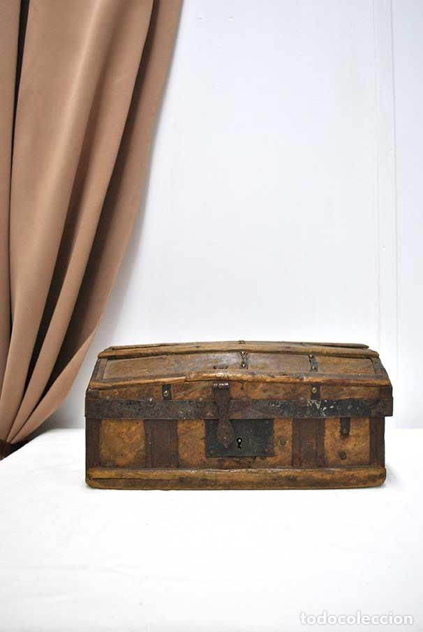 Antiguidades: ARQUETA DE MADERA CON HERRAJES ORIGINALES