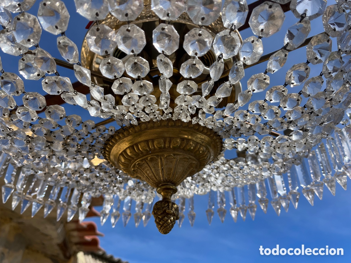 Antig&uuml;edades: L&aacute;mpara de techo de bronce con cristales, funcionando. - Foto 2