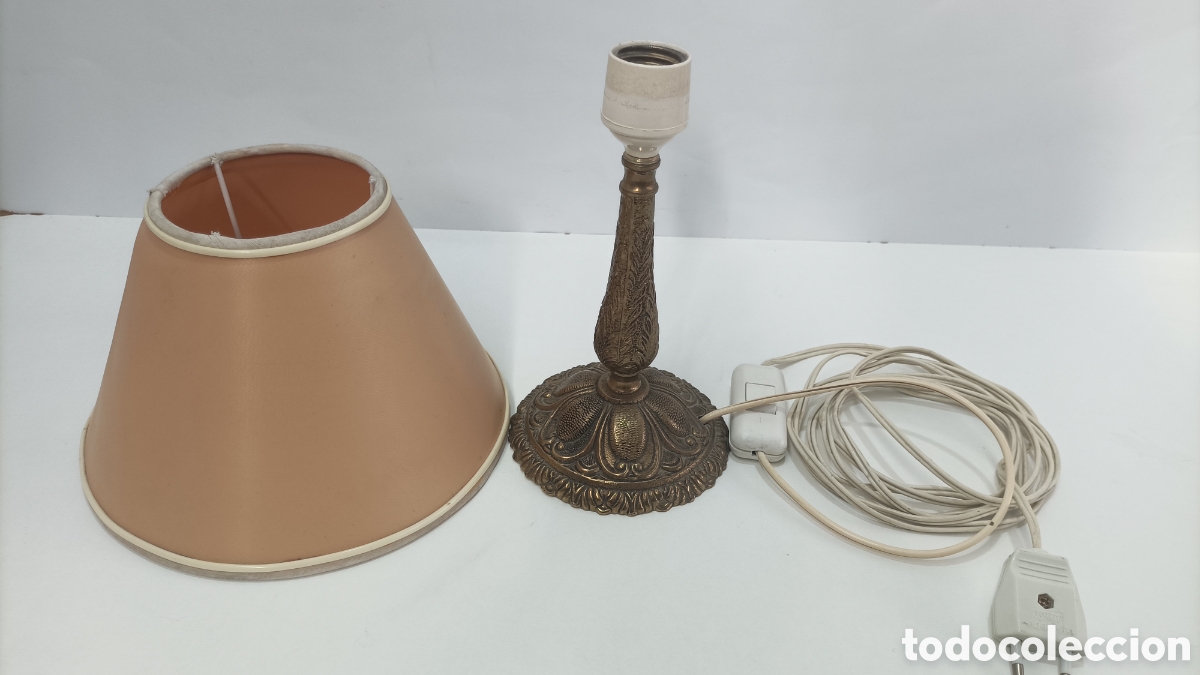Antig&uuml;edades: L&aacute;mpara de mesa antigua de bronce - Foto 3