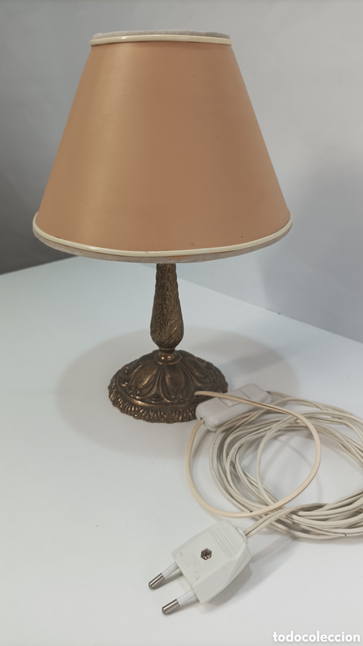 Antig&uuml;edades: L&aacute;mpara de mesa antigua de bronce - Foto 5