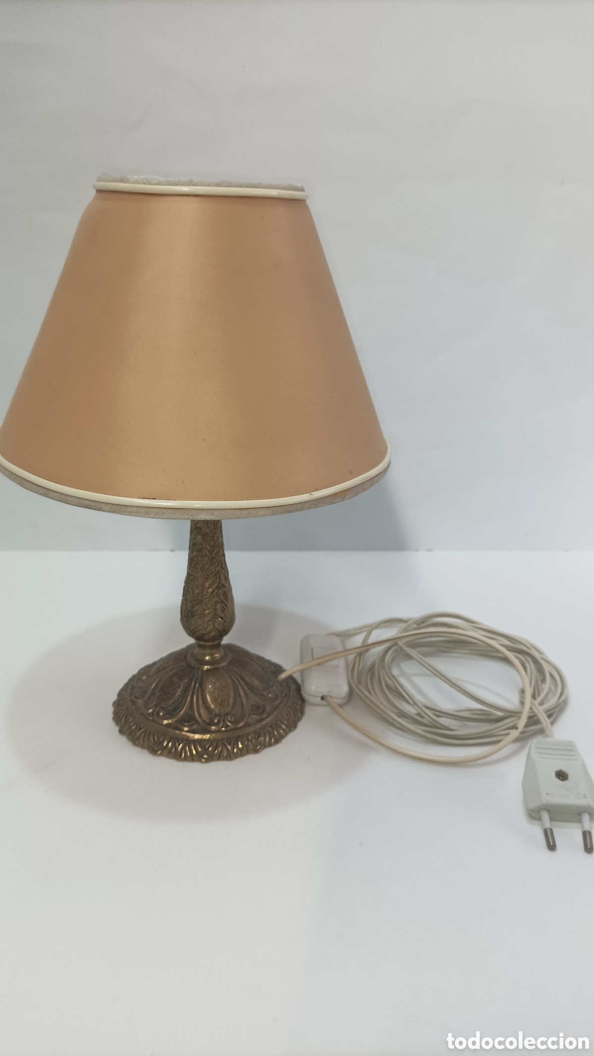Antig&uuml;edades: L&aacute;mpara de mesa antigua de bronce - Foto 6