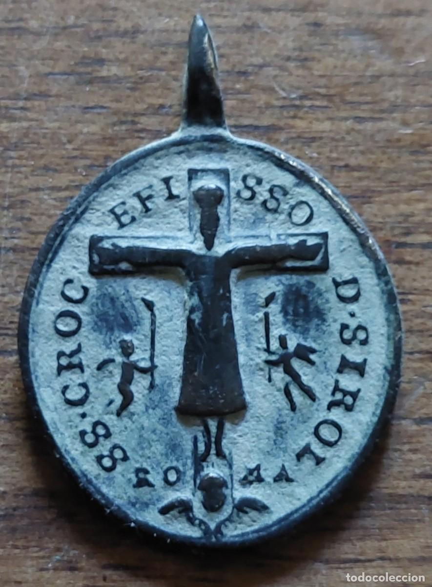 Antig&uuml;edades: Antigua medalla Virgen de Loreto y sant&iacute;simo Cristo - Foto 2