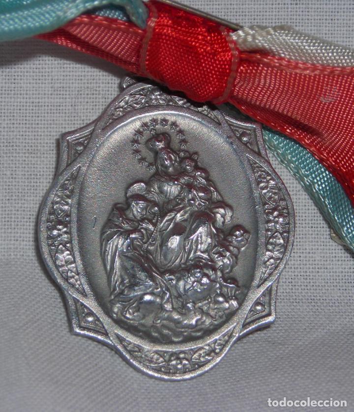 Antig&uuml;edades: Medalla Veritas Cofrad&iacute;a y Asociaci&oacute;n del Rosario Perpetuo con su cinta