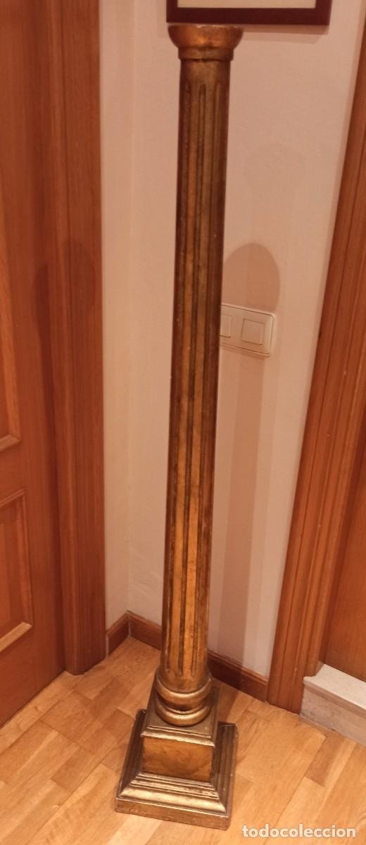 COLUMNA DECORATIVA DE MADERA DORADA de segunda mano por 129 EUR en Oviedo  en WALLAPOP