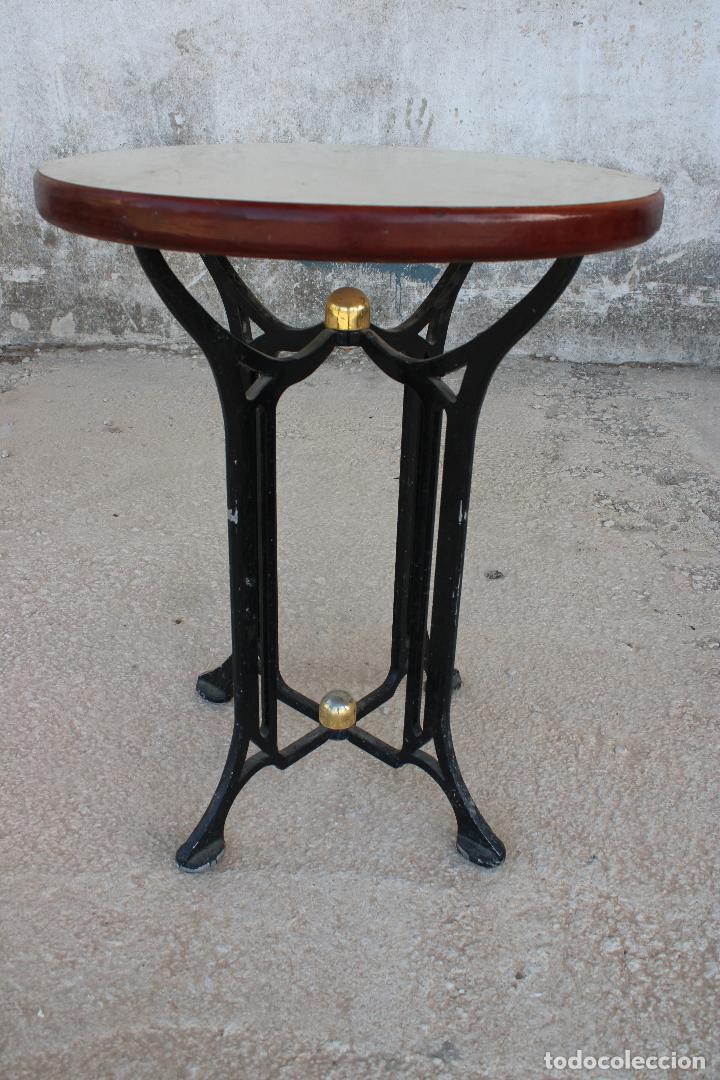 Antig&uuml;edades: mesa de aluminio - Foto 2