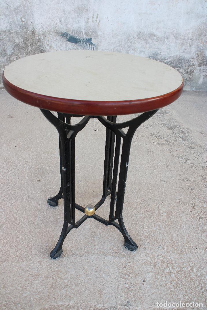 Antig&uuml;edades: mesa de aluminio - Foto 4