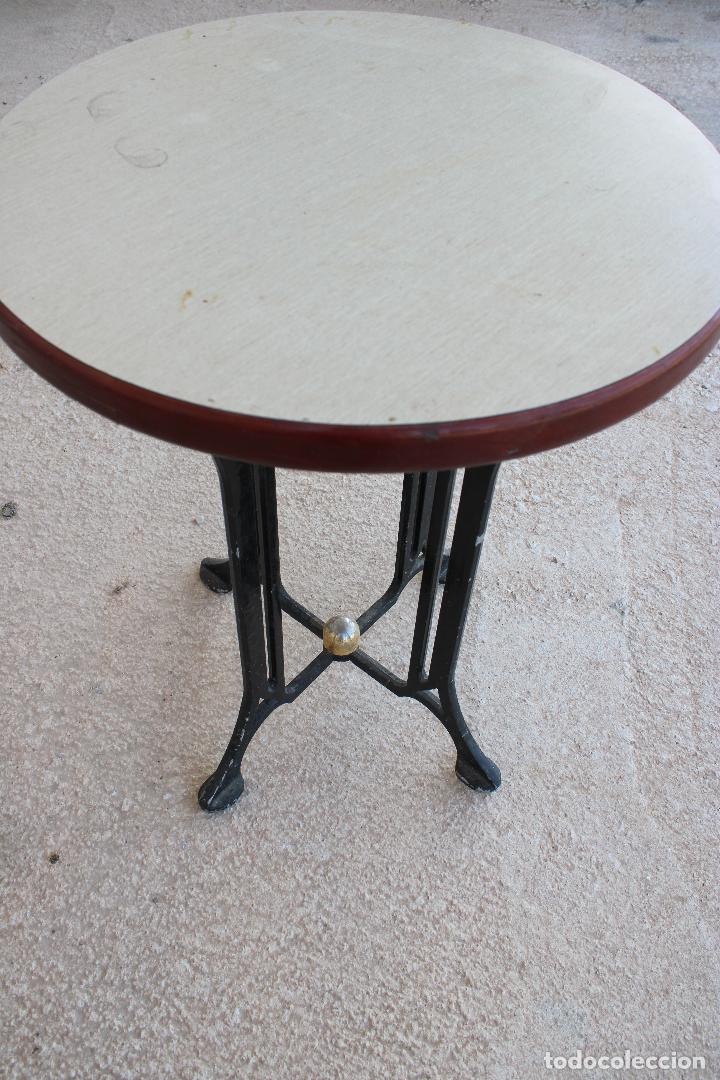 Antig&uuml;edades: mesa de aluminio - Foto 5