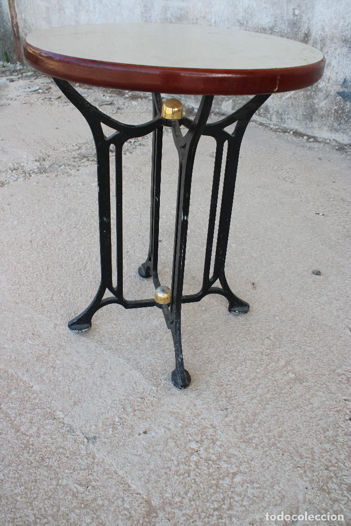 Antig&uuml;edades: mesa de aluminio - Foto 1