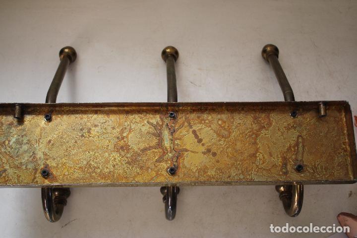 Antig&uuml;edades: percha de metal - Foto 2
