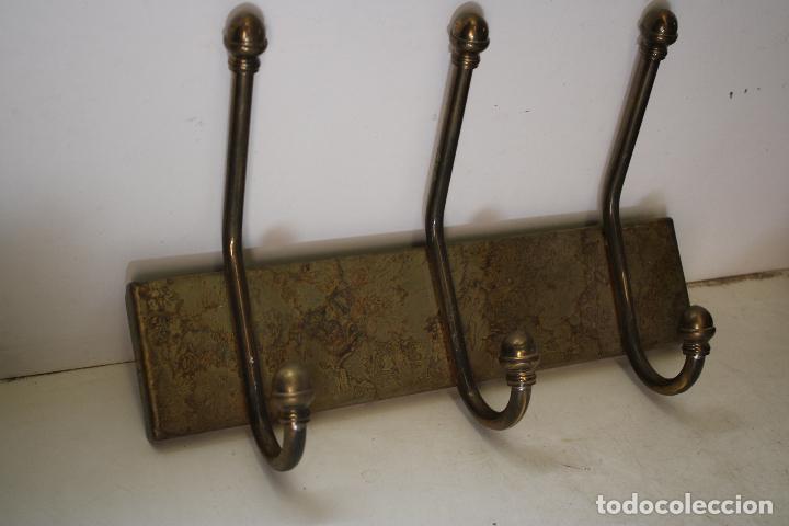 Antig&uuml;edades: percha de metal - Foto 3