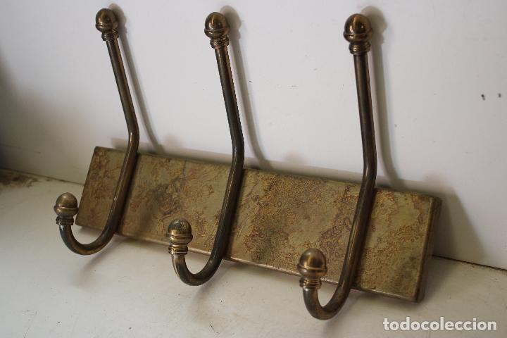 Antig&uuml;edades: percha de metal - Foto 4