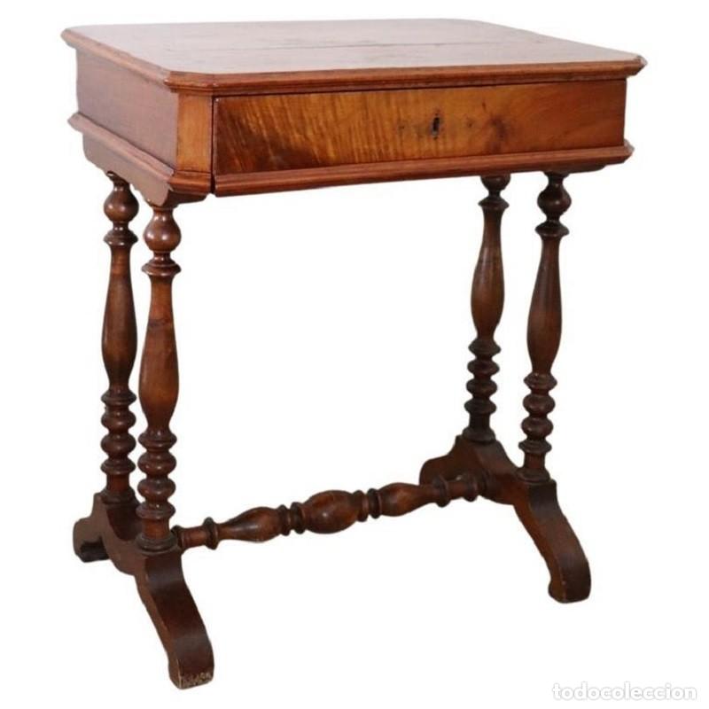 Antig&uuml;edades: Mesa auxiliar de nogal - Foto 1