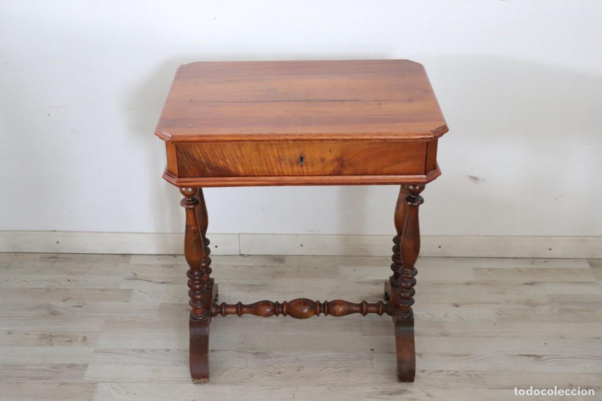 Antig&uuml;edades: Mesa auxiliar de nogal - Foto 3