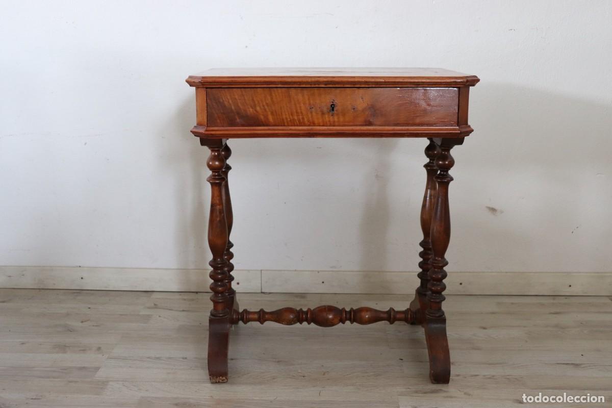 Antig&uuml;edades: Mesa auxiliar de nogal - Foto 4