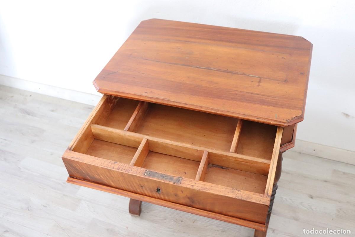 Antig&uuml;edades: Mesa auxiliar de nogal - Foto 7