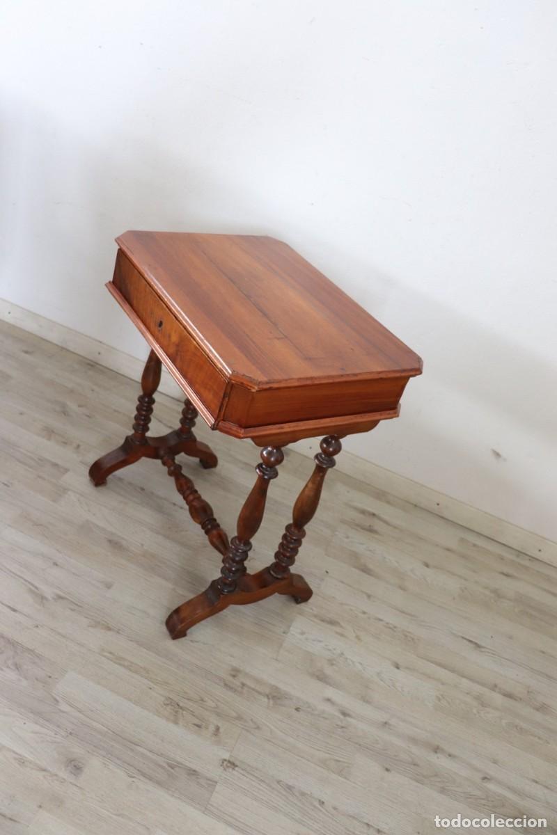 Antig&uuml;edades: Mesa auxiliar de nogal - Foto 9