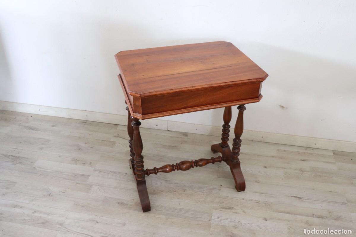 Antig&uuml;edades: Mesa auxiliar de nogal - Foto 10