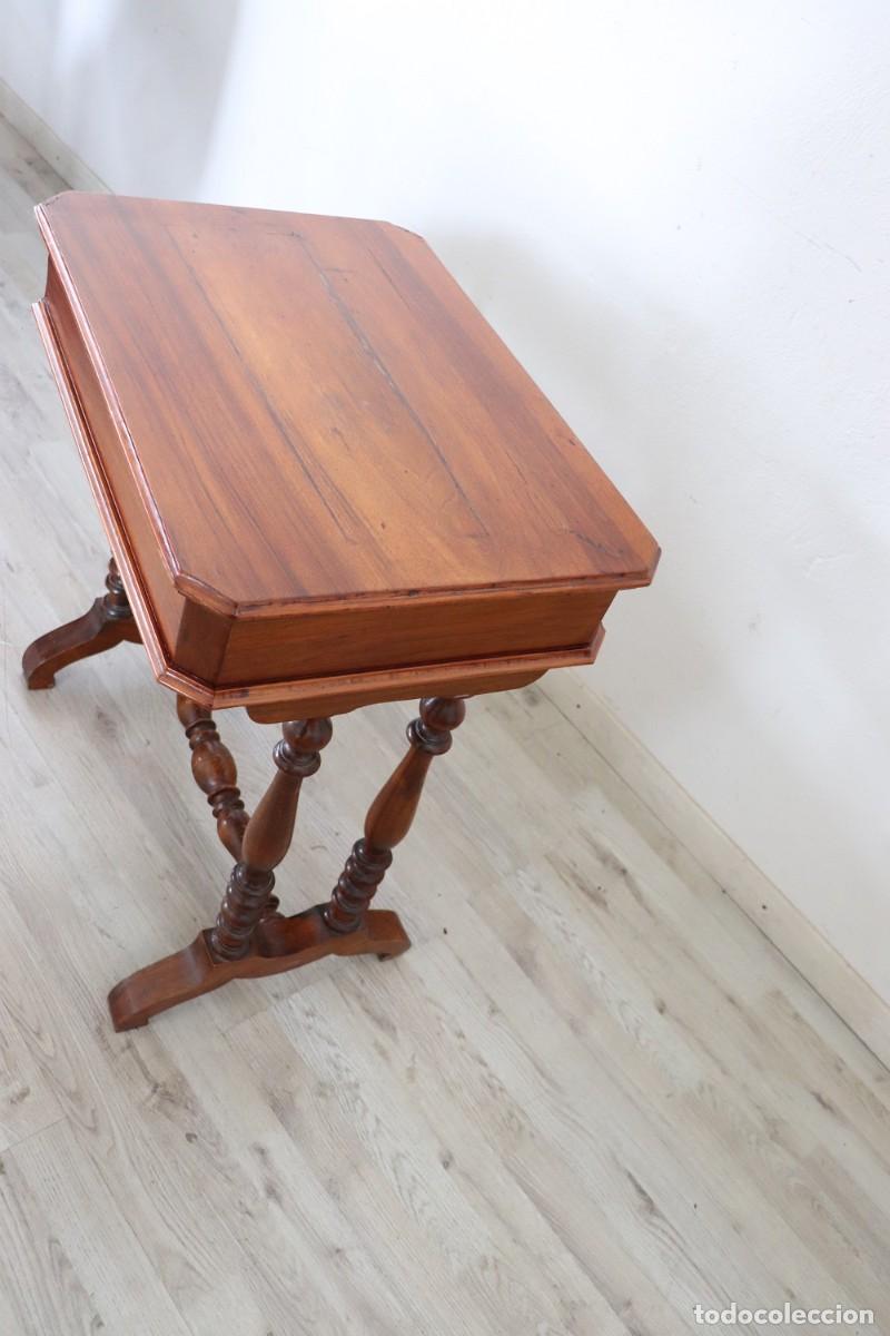 Antig&uuml;edades: Mesa auxiliar de nogal - Foto 11
